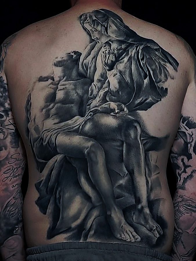 Statua realistica sulla schiena